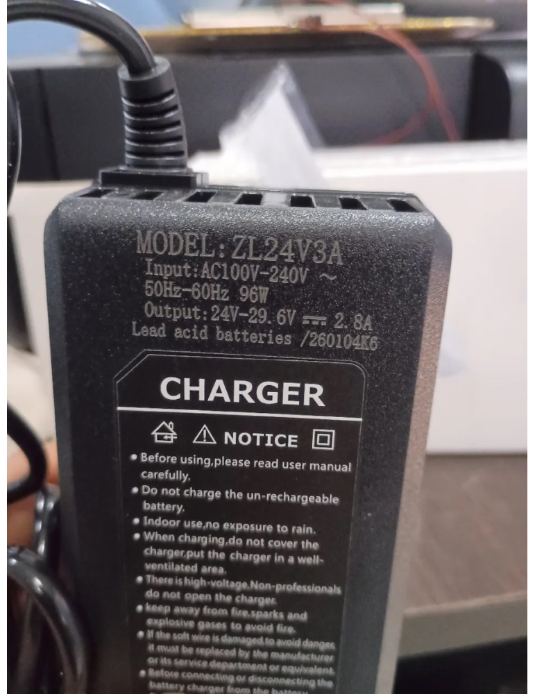 Cargador 24V 2.8A Tipo Batería para Silla de Ruedas Eléctrica