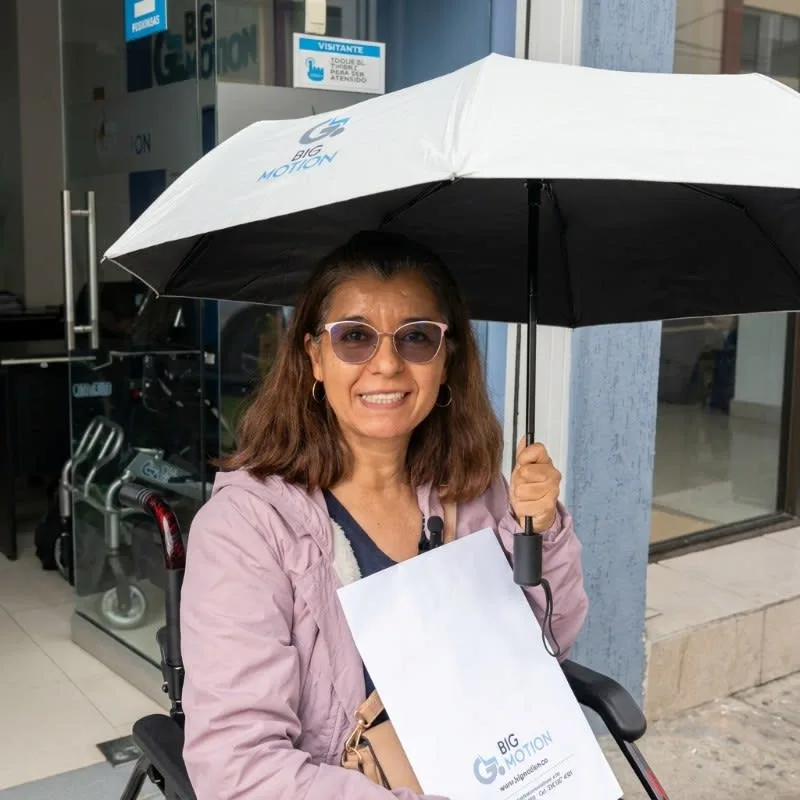 Cliente de Big Motion con su silla de ruedas eléctrica