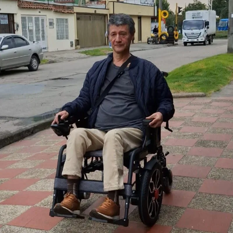 Cliente de Big Motion con su silla de ruedas eléctrica